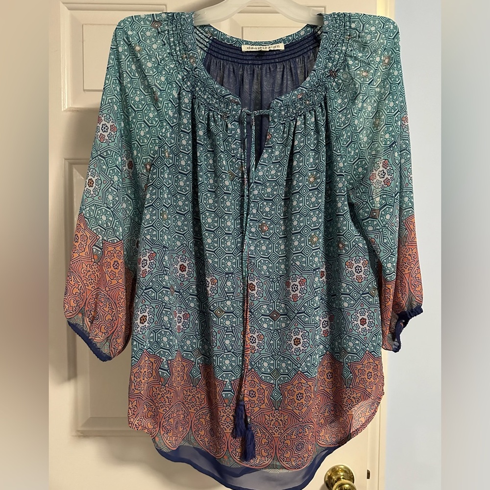 Women’s flowy blouse